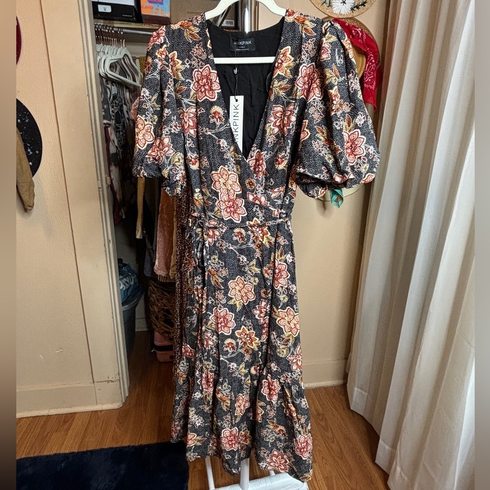 NWT MINKPINK FLORAL PUFF SLEEVE MIDI DRESS